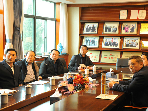 煙臺市副市長李朝暉一行春節(jié)前來藍白食品慰問指導